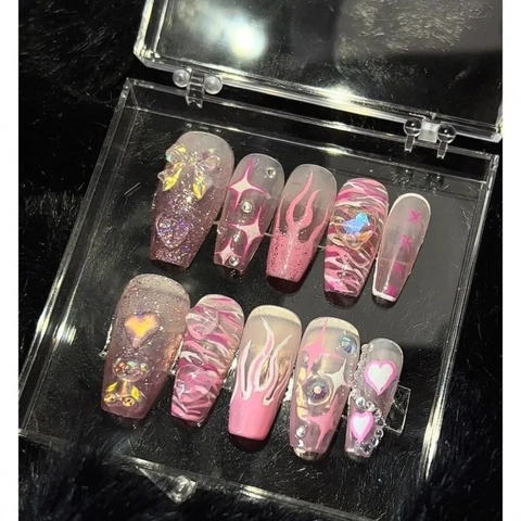 Unghie Finte Artigianali Y2K Rosa a Bara in Resina con Strass Cuore Fiocco Riutilizzabili Lunghe per Decorazione Unghie Donna
