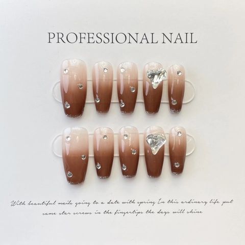 Uñas Postizas Hechas a Mano Degradado Marrón Caramelo Elegantes Decoraciones Corazón Strass Uñas Extraíbles para Mujer