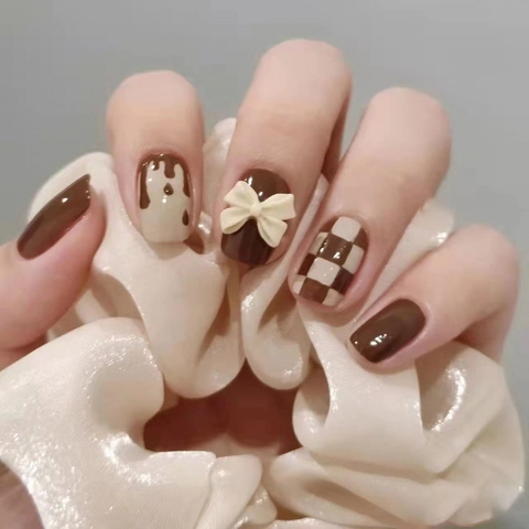 Uñas Postizas Hechas a Mano Chocolate Marrón Diseño Tablero Ajedrez Lazo 3D Sweet Style Uñas Artificiales Para Mujer Uso Diario