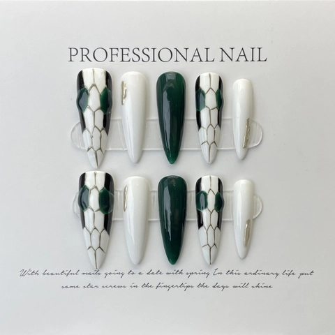 Handgefertigt Luxus Schlangenkopf Press On Nails Stiletto Lange Form Grün Weiß Künstliche Fingernägel Für Damen Party