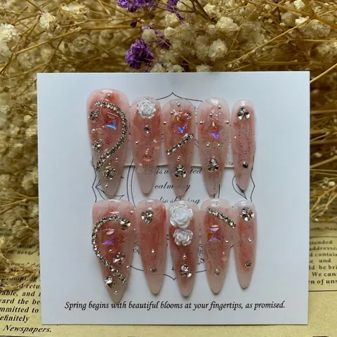 Unghie Finte Press On Rosa Marmorizzate Con Fiori di Camelia 3D Strass Forma Mandorla Unghie Artificiali Donna