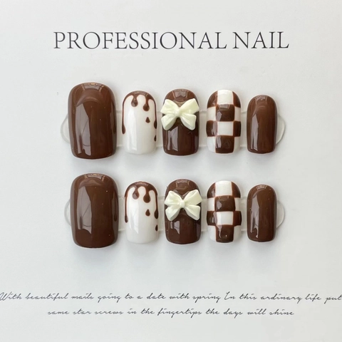Uñas Postizas Hechas a Mano de Tablero Marrón Con Lazo 3D y Diseño de Goteo de Chocolate de Resina Brillante para Mujer