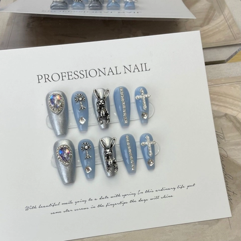 Unghie Finte a Pressione Fatte a Mano Forma a Bara Con Coniglio 3D Croce Strass Blu Argento Stile Punk Y2K Donna