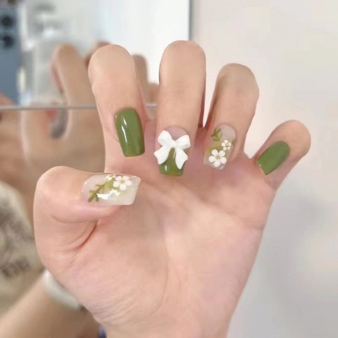 Unghie Finte a Pressione in Resina Fatte a Mano Set 3D Fiore Bianco Fiocco Motivo Sfumato Verde per Donna Con Kit di Strumenti