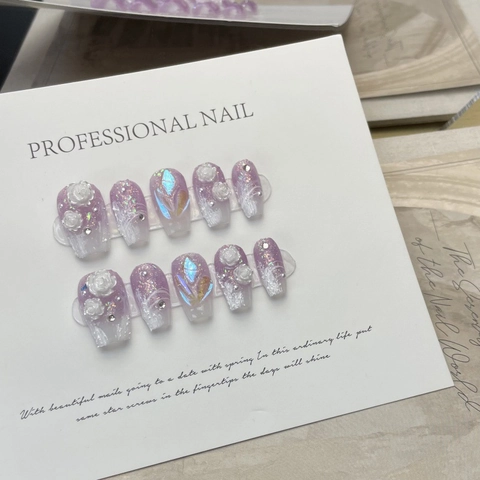 Uñas Postizas Hechas a Mano Degradado Morado Claro Ataúd Con Flor de Resina 3D Perla Artificial Diamantes de Imitación para Mujer