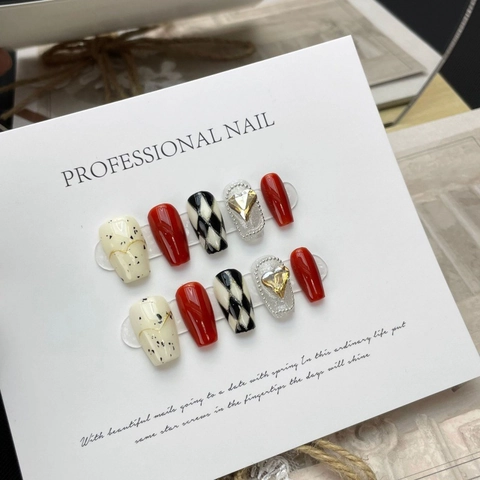 Handmade Burgundy Press-on Nails Heart Rhinestone Argyle Pattern Reusable Short Coffin Fake Nails For Women Daily Decor