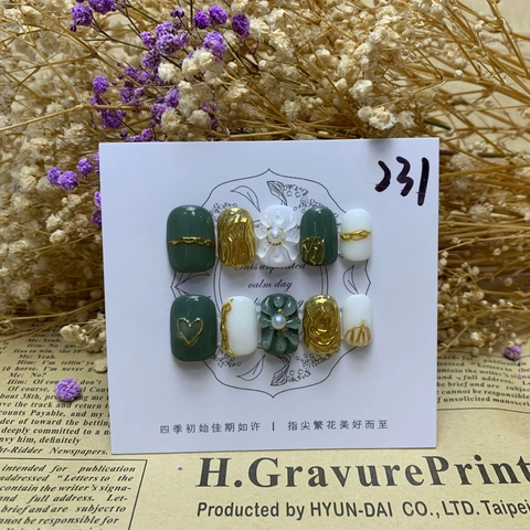 Handmade Dark Green 3D Flower Press On Nails French Luxury Golden Foil Heart Artificial Pearl Decorative Fake Nails Women