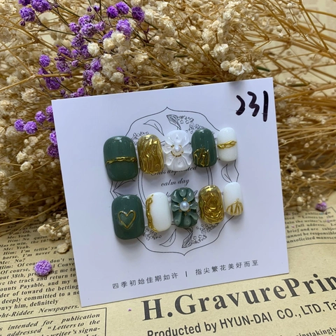 Handmade Dark Green 3D Flower Press On Nails French Luxury Golden Foil Heart Artificial Pearl Decorative Fake Nails Women