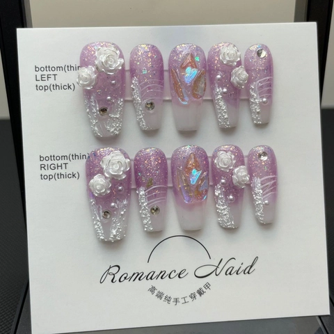 Unghie Finte Fatte a Mano Sfumatura Viola Bianco 3D Rilievo Rosa Perla Artificial Strass Forma a Bara Eleganti Romantiche