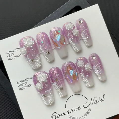Unghie Finte Fatte a Mano Sfumatura Viola Bianco 3D Rilievo Rosa Perla Artificial Strass Forma a Bara Eleganti Romantiche