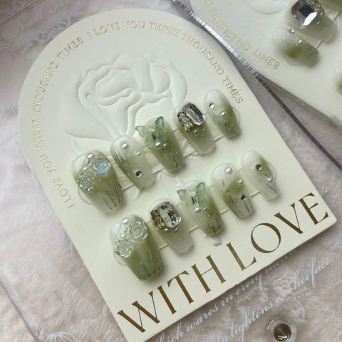 Unghie Finte Artigianali Sfumate Verdi Con Decorazione 3D Farfalla Rosa Fiore Strass Perla Artificial Lunghe Unghie Squoval