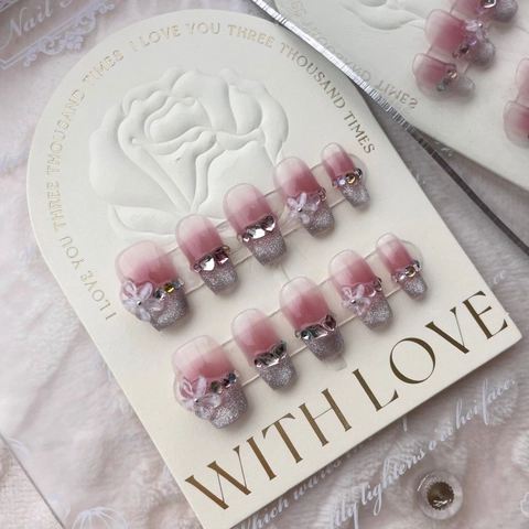 Unghie Finte a Pressione Sfumate Rosa Fatte a Mano Con Fiori 3D Bianchi Strass Elegante Occhio di Gatto Stile Salone Donna