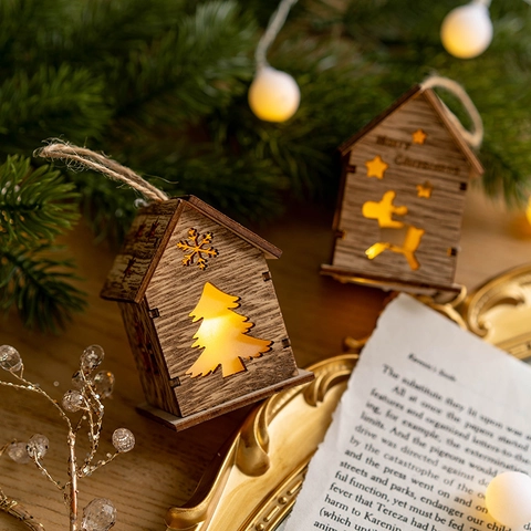Casa de Madera de Navidad Adorno Colgante Con Luz LED Hueco Copo de Nieve Alce Árbol Para Decoración de Fiesta Hogar