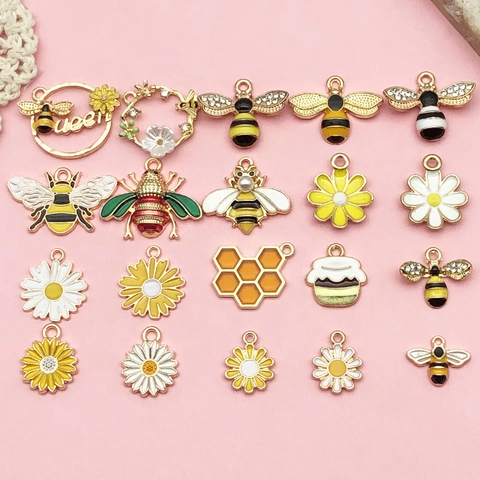 Pendentifs en Alliage d'Émail Abeille Marguerite Nid d'Abeille Strass Perle Artificielle Insectes Floraux Breloques pour Fabrication de Bijoux DIY Décor de Porte-clés