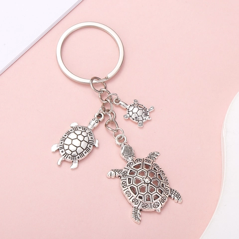 Vintage Zinc Alloy Turtle Keychain With Multiple Charms Antique Silver Animal Pendant Key Ring For Car Bag Decoration Gift