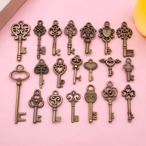 Vintage Zinc Alloy Key Charms Antique Bronze Heart Crown Wing Pendant Only For DIY Necklace Bracelet Jewelry Making Assortment