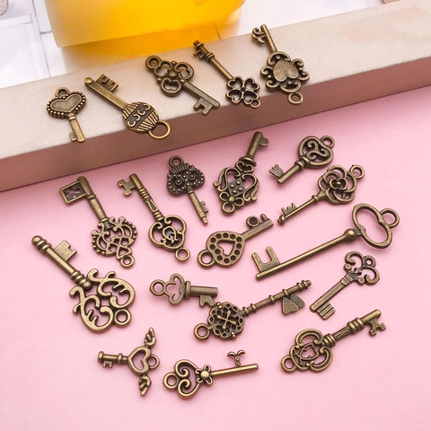 Vintage Zinc Alloy Key Charms Antique Bronze Heart Crown Wing Pendant Only For DIY Necklace Bracelet Jewelry Making Assortment