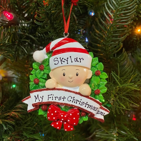 Festive Resin Baby Christmas Tree Hanging Decor With Holly Wreath And Bowknot Hand Painted Holiday Ornament For Home Celebration