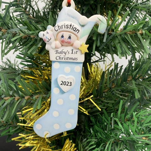 Ornamento da Appendere a Forma di Calza in Resina per il Primo Natale del Bambino 2023 Decorazione Commemorativa Con Orso E Bambino per Albero di Natale