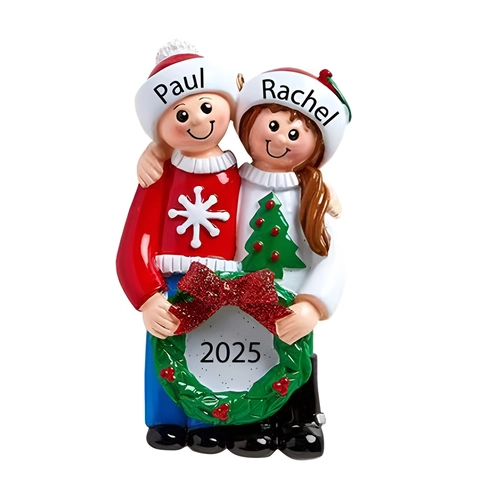 Harz Weihnachts Hängeornament Paar Hält Kranz Mit Jahr 2025 Markierung Für Weihnachtsbaum Deko Feiertag Party Zubehör