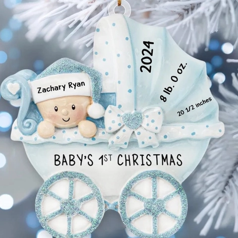 Passeggino per Bambini Ornamento Natalizio da Appendere Resina Cartone Animato Commemorativo Primo Natale Rosa Blu Rosso