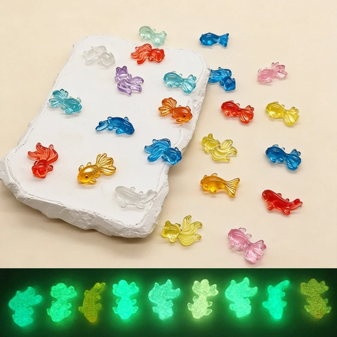 Mini Statuette di Animali in Resina Luminosa Brillano al Buio Cartone Animato Cane Anatra Tartaruga Capybara Micro Paesaggio