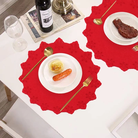 Tovagliette in Tessuto Rosso con Motivo a Fiocco di Neve per San Valentino Sottopiatti Rotondi Intagliati per Cena di Coppia Matrimonio