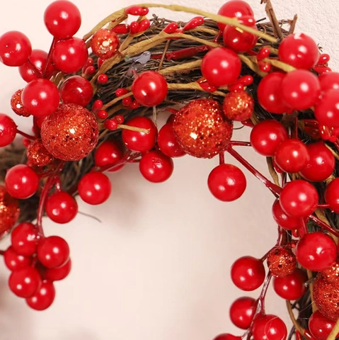 Ghirlanda a Cuore di Bacche Rosse Natale San Valentino Bacche Artificiali Palline Glitter Base in Rattan Decorazione