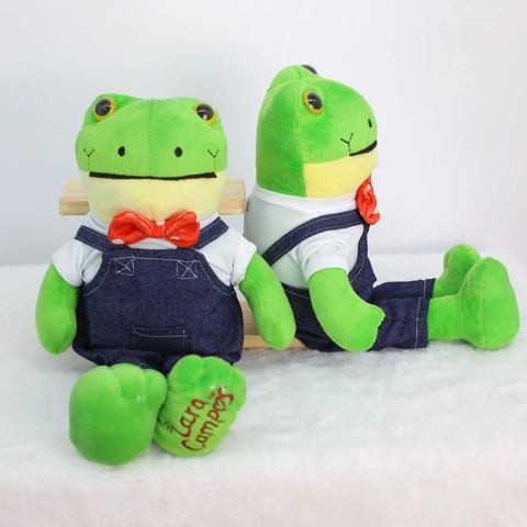 Cute Anthropomorphic Green Frog Plush Toy With White T-Shirt Blue Denim Overalls Red Bow Tie Soft Stuffed Animal Doll Gift