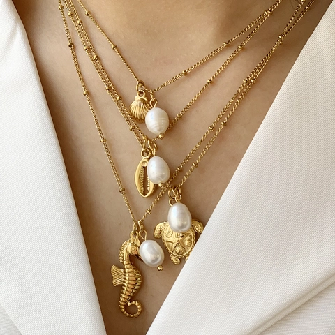 Collana a Tema Oceano in Acciaio Inossidabile per Donna Ciondoli con Perla d'Acqua Dolce Conchiglia Stella Marina Cavalluccio Marino Gioielli