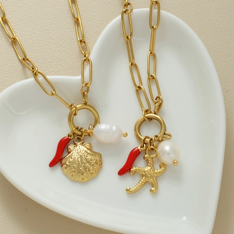 Collana con Ciondolo in Stile Oceanico in Acciaio Inossidabile per Donna Placcata Oro Stella Marina Conchiglia Perla d'Acqua Dolce Ciondolo Peperoncino Gioielli alla Moda