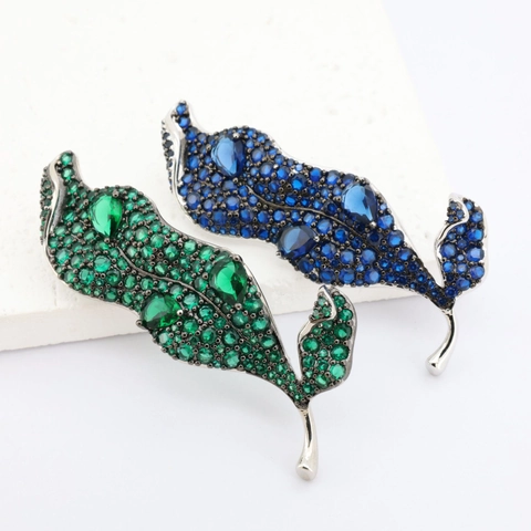 Elegante Spilla a Forma di Foglia per Donna con Zirconia Blu Verde Smeraldo Intarsiata Rame Galvanizzato Vintage Gioielli di Moda Regalo