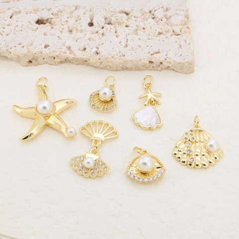 Pendentifs de Luxe en Cuivre Plaqué Or Étoile de Mer Coquille Saint-Jacques pour Femmes Charms de Coquillages avec Perle Artificielle