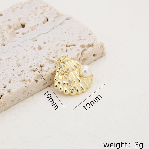 Pendentifs de Luxe en Cuivre Plaqué Or Étoile de Mer Coquille Saint-Jacques pour Femmes Charms de Coquillages avec Perle Artificielle