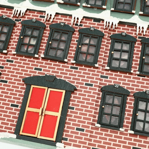 Hölzerner Leuchtender Weihnachts-Adventskalender Haus Mit 24 Schubladen LED Countdown Dekoration Für Das Zuhause