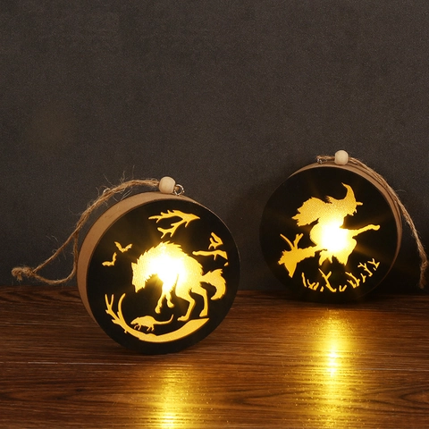 Halloween Holz LED Nachtlicht Anhänger Hohlraum Hexe Wolf Geist Baum Muster Glühende Ornament Für Party Haus Dekor