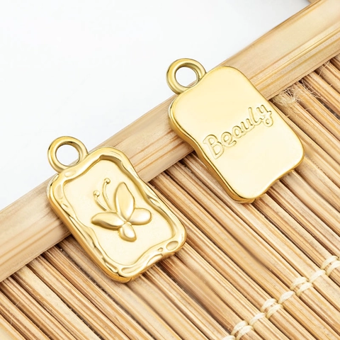 Pendentif Carré Papillon en Acier Inoxydable Plaqué Or 18K Breloques Gravées Lettre Beauty pour Fabrication DIY Collier Bracelet