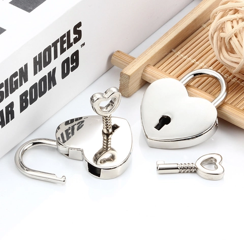 Mini Lucchetto a Cuore in Metallo E Chiave Decorativo Argento per Fai Da Te Creazione Gioielli Borsa Accessori Bagaglio