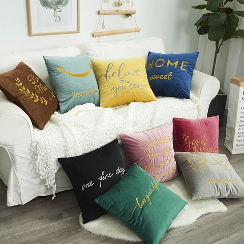 Doux Coussin de Décoration en Velours de Hollande Avec Noyau Broderie Or Lettre Carré Housse de Coussin Pour Canapé Salon