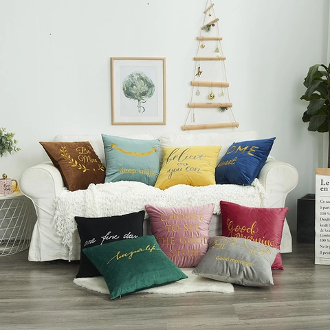 Doux Coussin de Décoration en Velours de Hollande Avec Noyau Broderie Or Lettre Carré Housse de Coussin Pour Canapé Salon