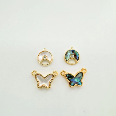 18K Vergoldeter Kupfer Muschel Schmetterling Rund Anhänger DIY Schmuckzubehör Natürliche Perlmutt Strass Eingelegt Charm
