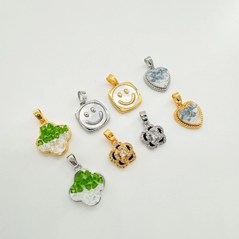 18K Vergoldetes Kupfer Charm Anhänger Herz Blume Kleeblatt Lächeln Muschel Zirkonia DIY Schmuck Zubehör Für Halsketten Damen