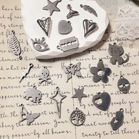 Ciondolo Vuoto in Acciaio Inossidabile Retrò Accessori Fai da Te per Gioielli Cuore Teschio Luna Stella per Collana Orecchini