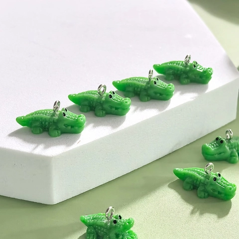 Mini Cartoon Resin Crocodile Pendant Green Animal Charms With Metal Loop For DIY Jewelry Earrings Necklace Keychain Accessories