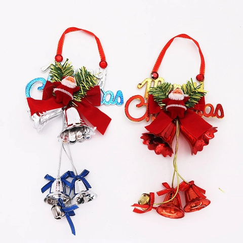 Decorazione Appesa a Campana Merry Christmas Con Figura di Babbo Natale Fiocco Aghi di Pino PVC Metallo Casa Porta