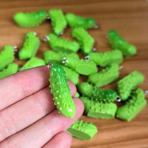 Realistische Miniatur Gurken Harz Anhänger Grüne Eingelegte Gurke Gemüse Anhänger Für DIY Schlüsselanhänger Ohrringe Schmuckherstellung