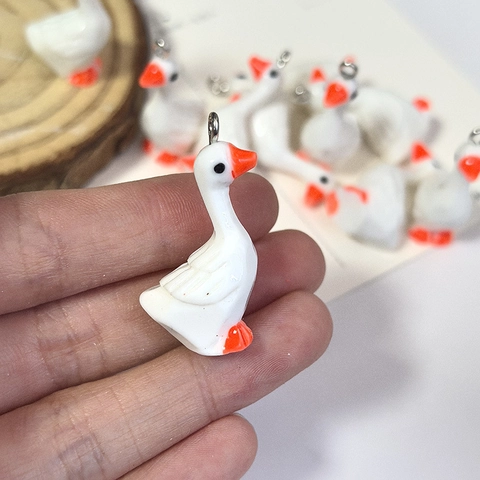 Leuke Cartoon Witte Gans Dier Hars Bedeltjes Voor Sieraden Maken Oorbellen Ketting Sleutelhanger Handgemaakte DIY Accessoires