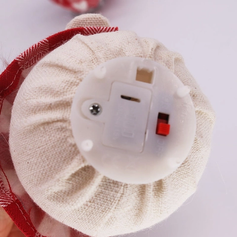 Gnomo di Natale Luce Notturna a LED Peluche Bambola Babbo Natale senza Volto Ciondolo Cappello a Quadri Nordico Decorazione Casa