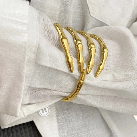 Vintage Gothic Gold Titanium Steel Skeleton Hand Cuff Bracelet Punk Bone Shape Open Bangle Jewelry For Women Party Wear