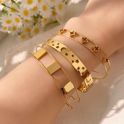 Bracciale Rigido in Acciaio al Titanio con Strass Geometrici a Forma di Stella Luna e Quadrifoglio per Donna Oro Rosa Oro Gioielli